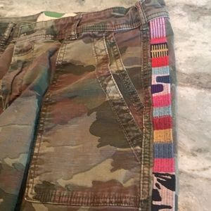 Anthropologie sz 30 The wanderer cargo pants-brown camouflage w/ braided trim.